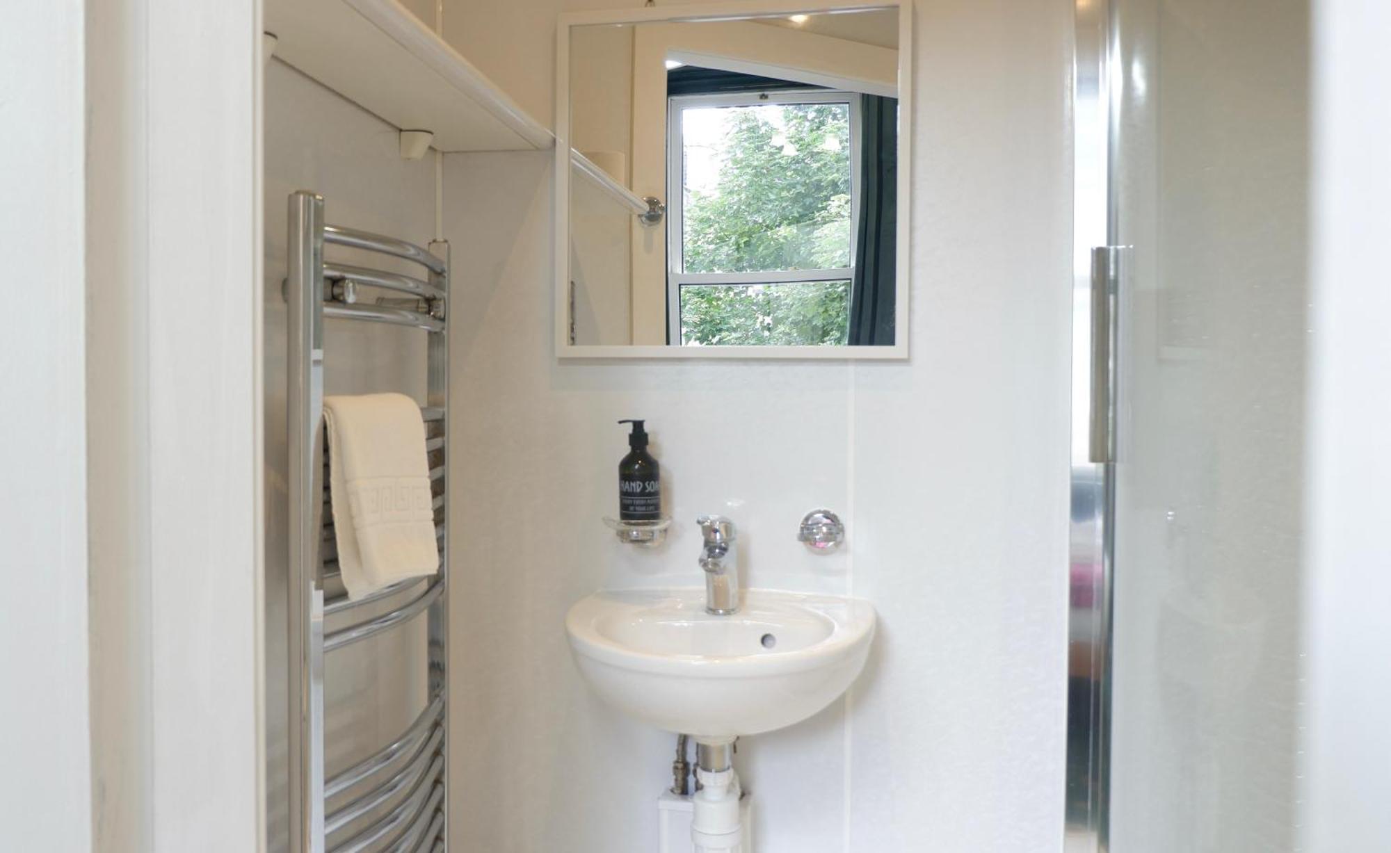 4 Friends House Hotel Edinburgh Exterior photo