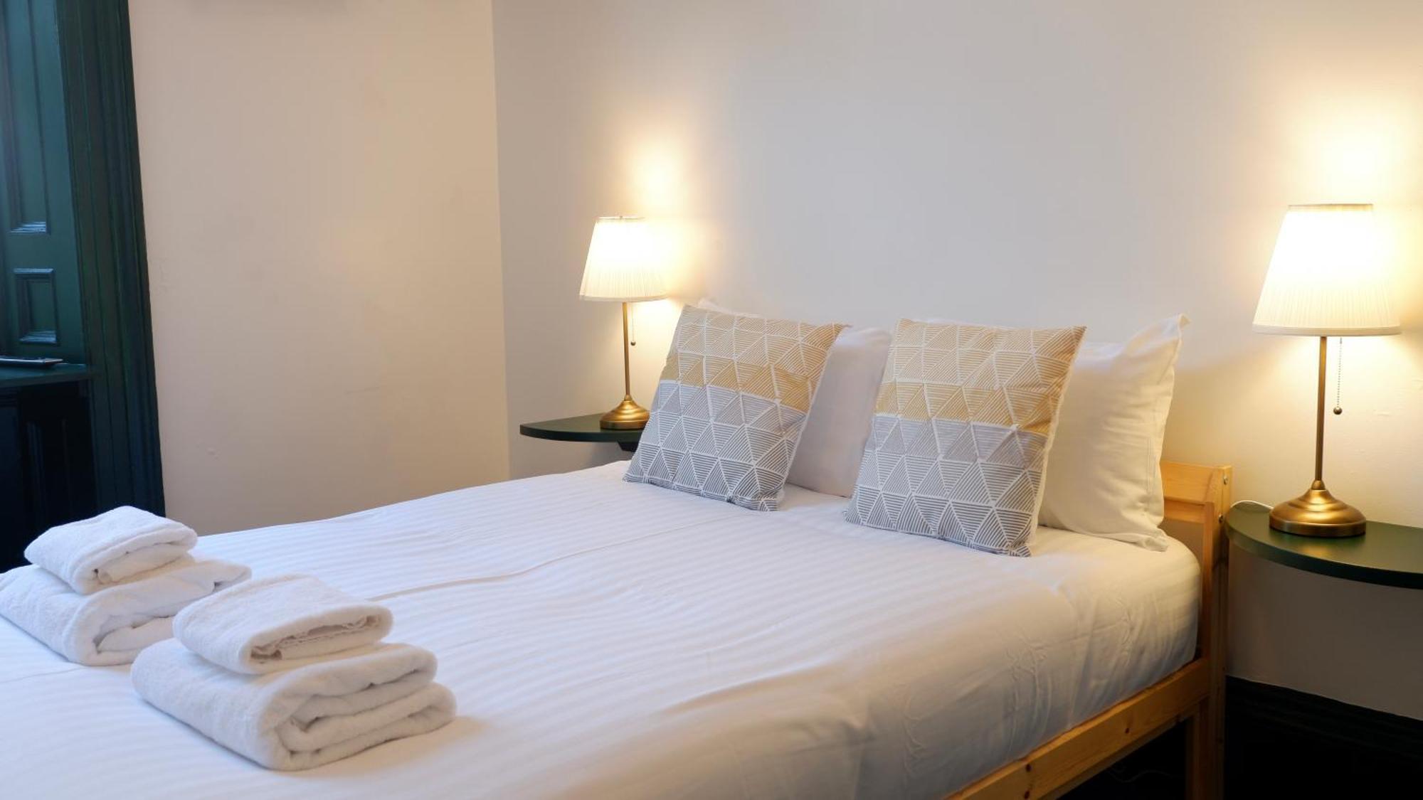 4 Friends House Hotel Edinburgh Exterior photo