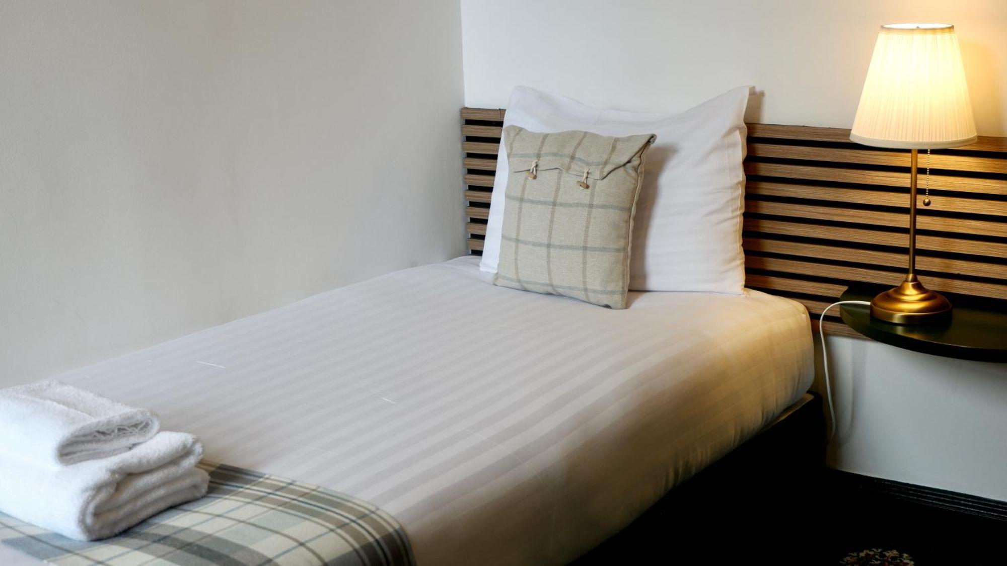 4 Friends House Hotel Edinburgh Room photo