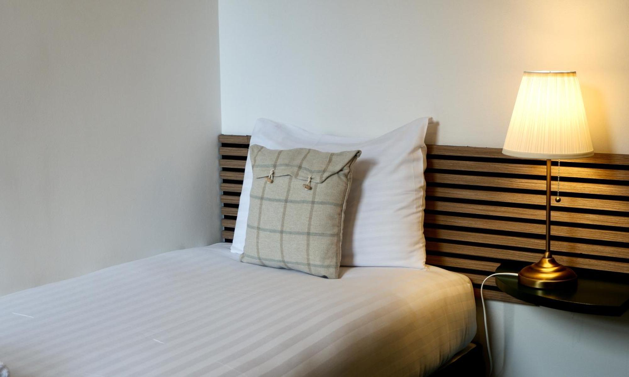 4 Friends House Hotel Edinburgh Exterior photo