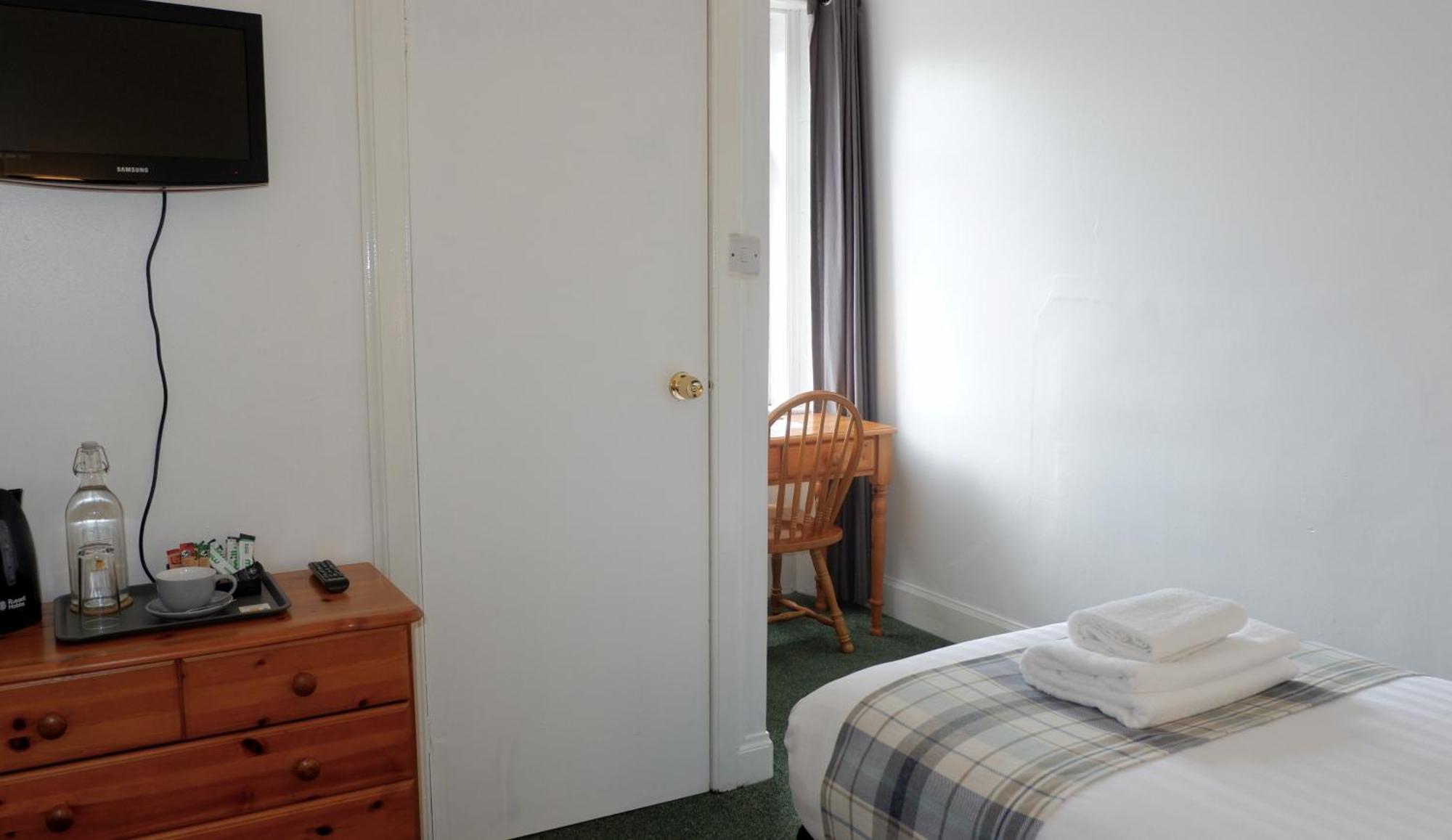 4 Friends House Hotel Edinburgh Room photo