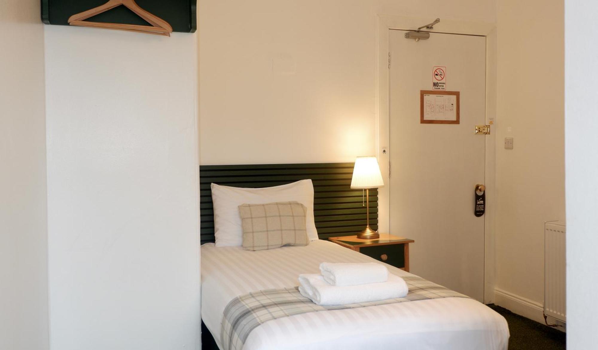 4 Friends House Hotel Edinburgh Room photo