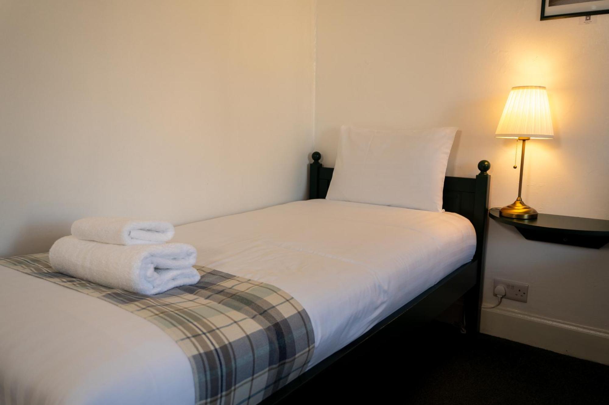4 Friends House Hotel Edinburgh Room photo