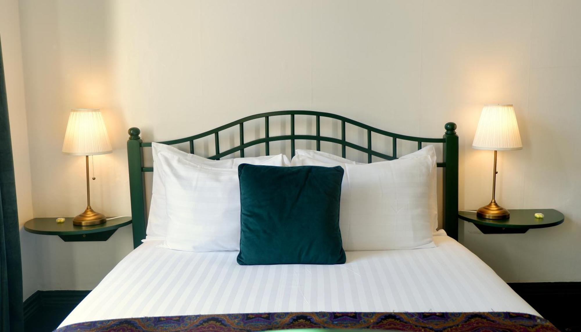 4 Friends House Hotel Edinburgh Room photo
